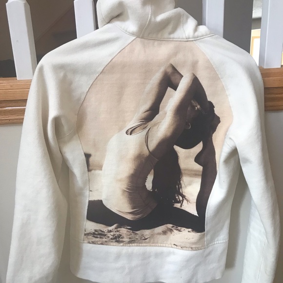 Women’s size 6 Lululemon Hoodie - Picture 2 of 4